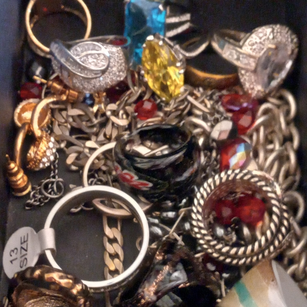 Rings and more jewlery lot